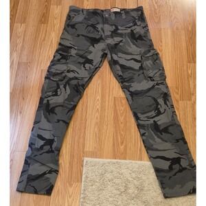 Wrangler Regular Taper Cargo Pants Men's Size 36x34  Gray Camouflage